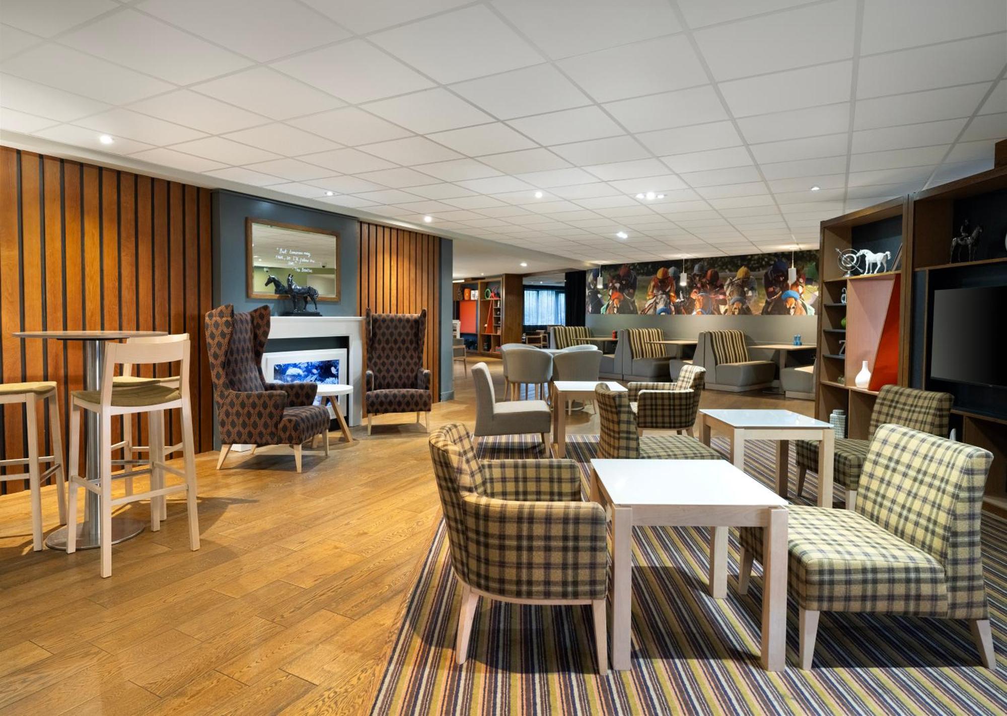 Holiday Inn Huntingdon Racecourse By Ihg Eksteriør bilde