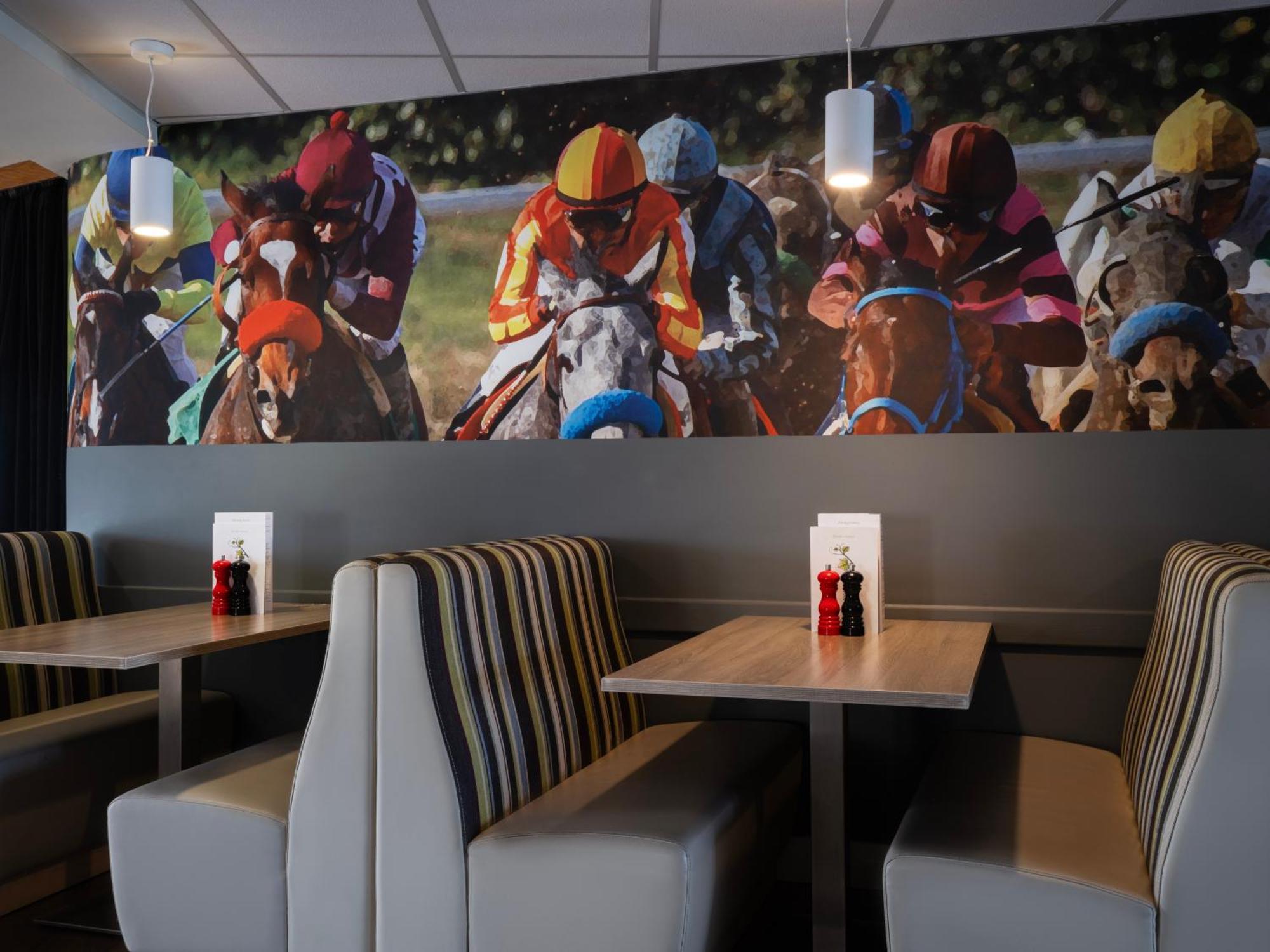 Holiday Inn Huntingdon Racecourse By Ihg Eksteriør bilde