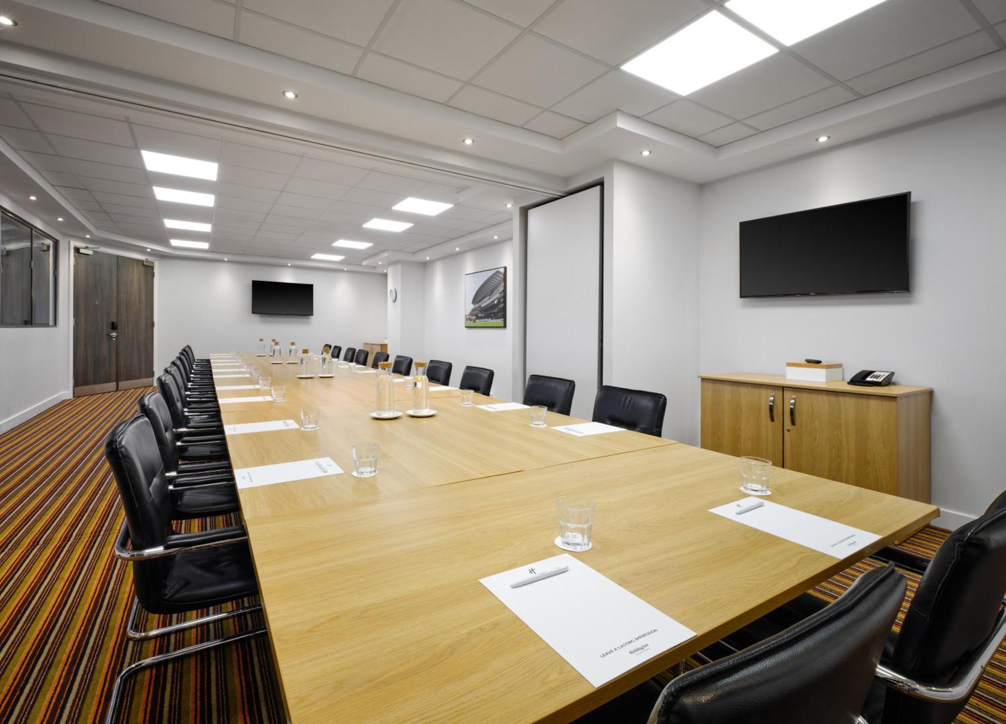 Holiday Inn Huntingdon Racecourse By Ihg Eksteriør bilde