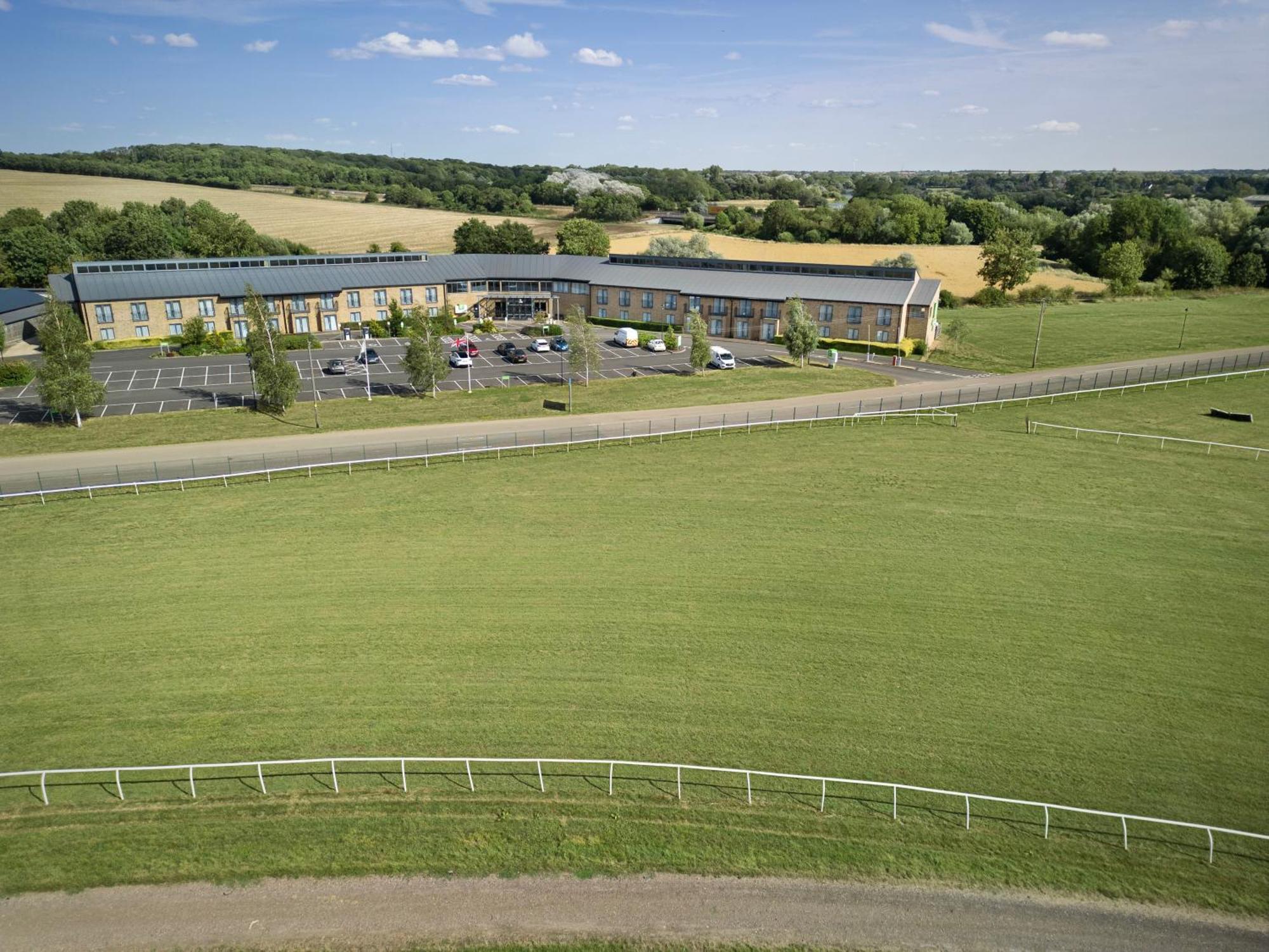 Holiday Inn Huntingdon Racecourse By Ihg Eksteriør bilde